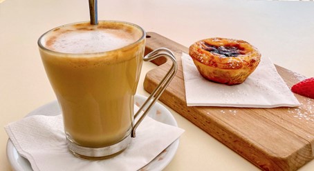 café portugais réalisé à partir de café espresso kabioca et pasteis de nata